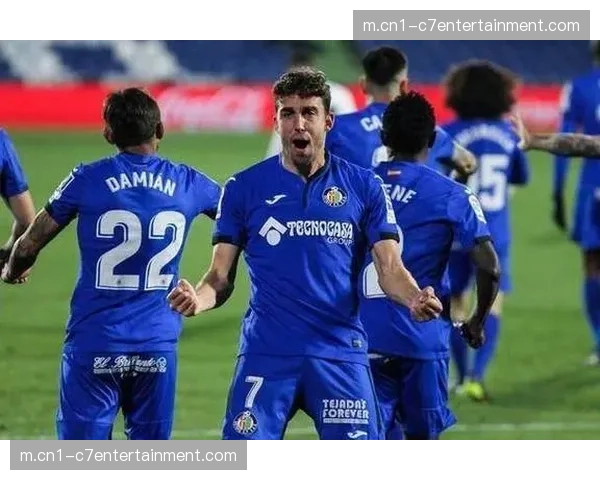 赫罗纳定位球防守漏洞频现 雷斯乌龙折射防线默契不足 赫罗纳定位球防守漏洞频现 雷斯乌龙折射防线默契不足